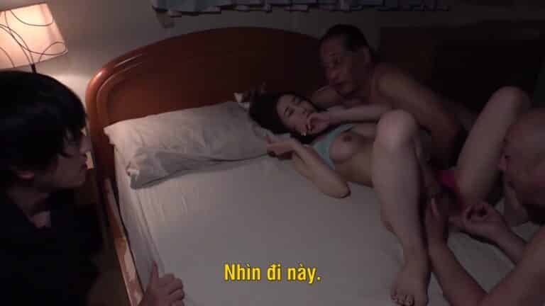 Phim  Sex Chồng cay đắng nhìn vợ mình bị sếp đụ tập thể
