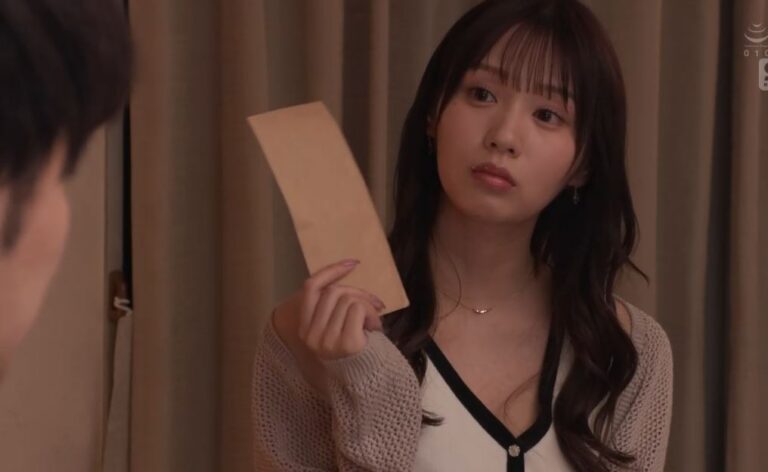 Phim  Sex Phát hiện chị kế toán xinh đẹp khó tính là gái gọi lúc về đêm